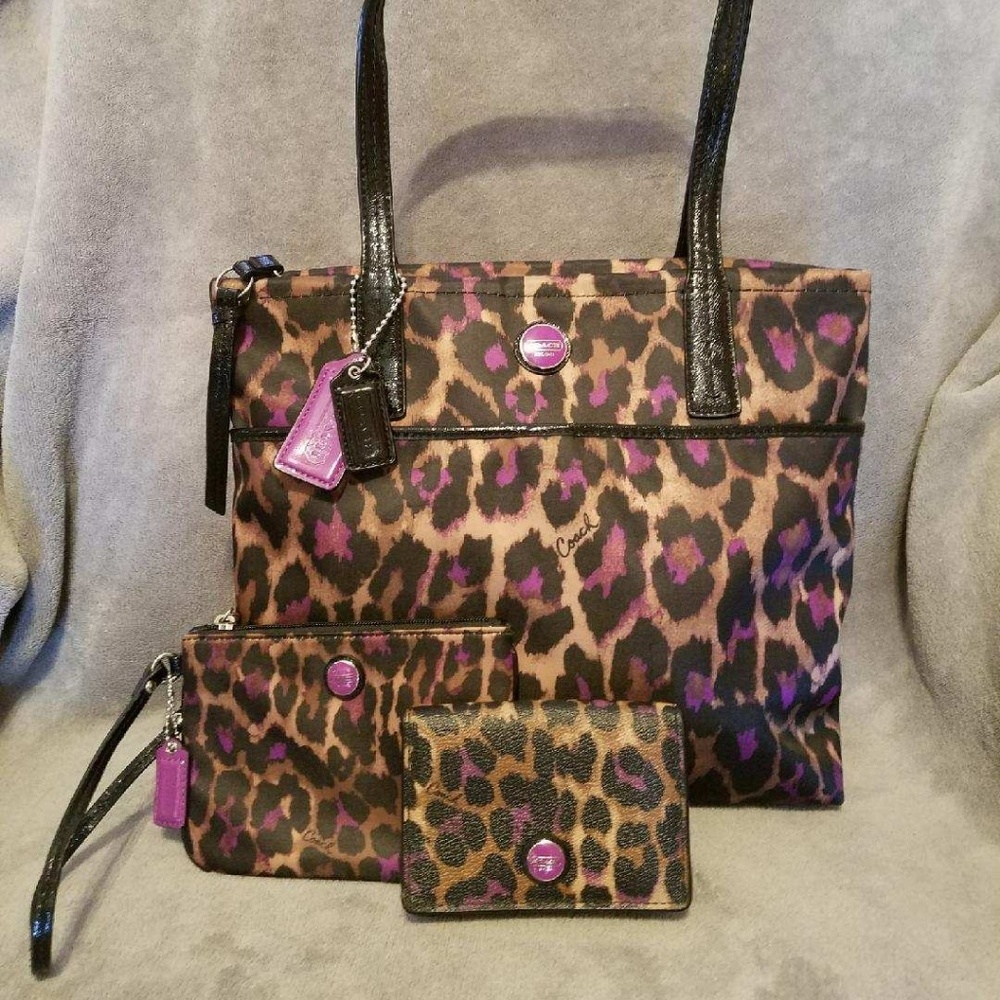Authentic coach purse set